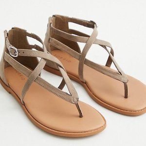TORRID NWOT Taupe Faux Suede T-Strap Sandal - Size 6.5 Wide Width